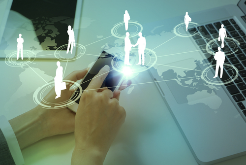 ネットへの投稿で社会的地位を失う事件